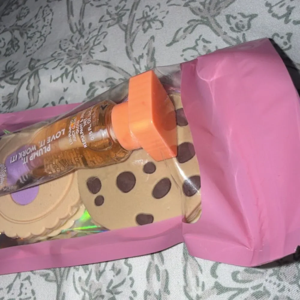 Beauty Impressions Lip Plumping Gloss & Cookie Bath Set Pink Orange Beige